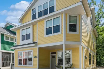 Image de Stunning new construction. 8 bed/7. 5 bath! Sleeps 20! 1st floor Master!