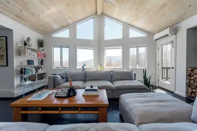 Image de Modern Catskills cabin - 5 mins from Belleayre Mtn. Panoramic Views + Hot Tub.