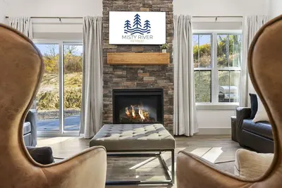Image de Misty River Retreat🌲 Fire Pit  🔥  Hot Tub 💦 Lake Taneycomo Access