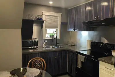 Image de Beautiful Lynn Valley, North Vancouver. Spacious 2 bdrm ground level suite.