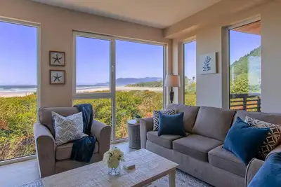 Image de 2 Bdr | Beachfront | Private Balcony | Ocean Views