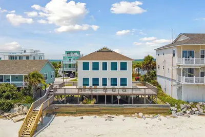 Image de 1575 East Ashley! Direct beach access, free wifi, wrap-around oceanfront porch