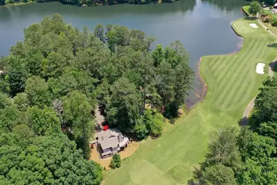 Villa on 9 - Fireside Sips, Golf Views & Exclusive Extras in Big Canoe