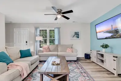 Image de 2 houses•1 mile to Uncw•4 miles to beach•Grill•Patio•Pet friendly•Parking