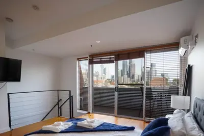 Image de Tri Level townhouse in prime North Melbourne