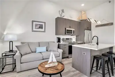 Image de Downtown riverfront condo walkable to dining, shopping & nightlife