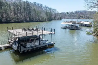 Image de Lakefront | Private Dock | Roomy Home at Lake Lanier | 2 Kitchens | Secluded Location