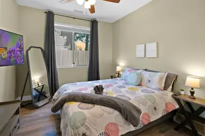 Image de Modern Midtown Home Close to Nau