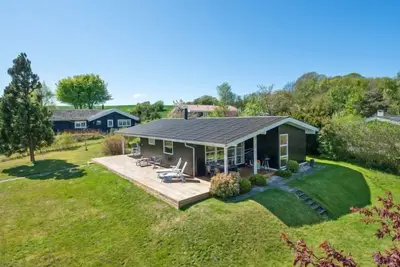 \"Donco\" - 600m from the sea by Interhome
