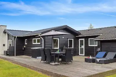 Image de \"Kalevi\" - 900m from the sea by Interhome