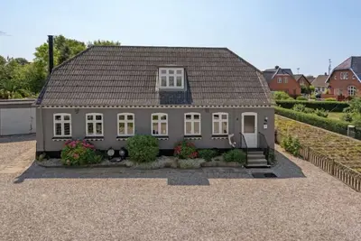 Image de \"Evje\" - 250m from the sea by Interhome