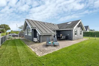 Image de \"Thorwith\" - 150m from the sea by Interhome