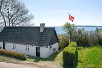 Image de \"Ose\" - 50m from the sea by Interhome