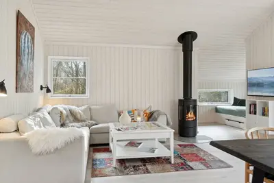Image de \"Jonnhild\" - 450m from the sea by Interhome