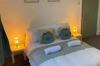 Image de 3 bdrm flat 5 beds, free parking