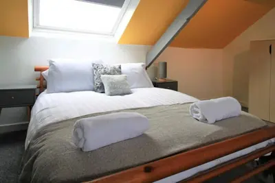 Image de Spacious 4 bed flat with free parking