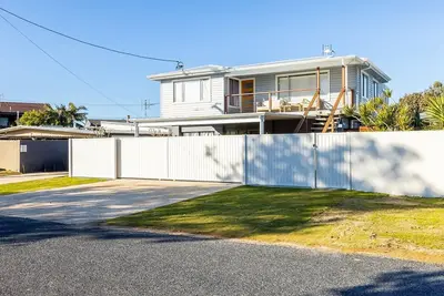 Image de The Pacific Pearl, 16 Pacific Avenue, Anna Bay - pet friendly, air con
