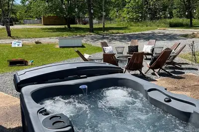 Image de Hot Tub! Short walk to Three Notch'd - Charming Mid-Century Modern Cottage!