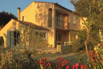 Image de GÎTE Villa Flora Vue panoramique sur les Montagnes de Provence. jardin 7 km Lac.