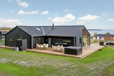 Image de \"Gunborg\" - 400m from the sea by Interhome