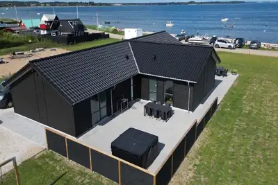 Image de \"Eino\" - 30m from the sea by Interhome