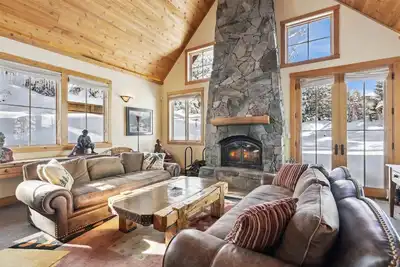 Image de Silverado Lodge at Palisades - 4br w/ Private Hot Tub, Ski Shuttle & Pet-Friendly!