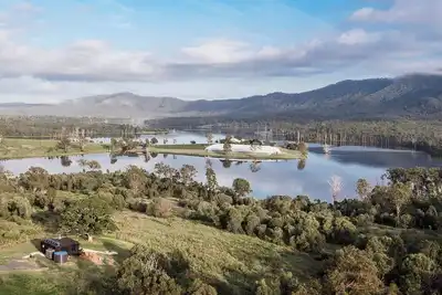 Image de Crumpet - Luxe Off-grid 2 Bedroom Wanderpod Eco Cabin With Lake Views