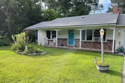 Image de Two minute walk to Downtown Ogunquit Village. Spacious private backyard.
