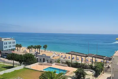 Image de Luxurious penthouse overlooking the ocean, just few steps from the beach.