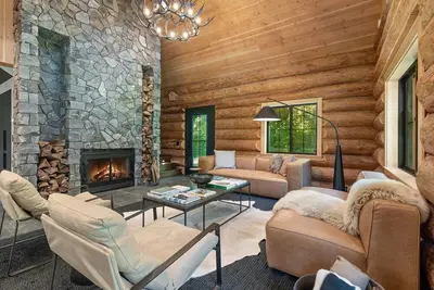 Image de Avlägsen Chalet: Modern Scandinavian Retreat w/ Hot Tub near Mt. Baker Ski Area