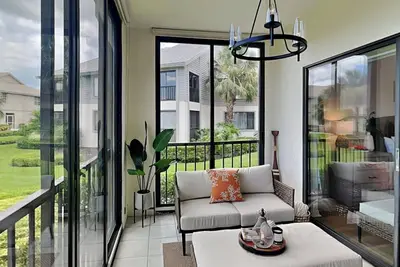 Image de Condo with Balcony and Resort Pool, Fitness Room + Tennis Courts!