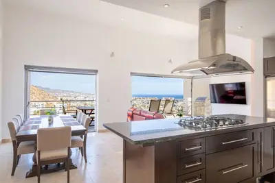 Image de Panoramic View Condo in Downtown Cabo 3br