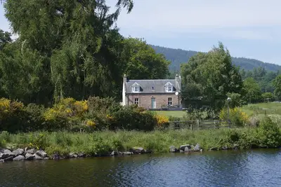 Image de Waterfront Farmhouse with Hot Tub on the Caledonian Canal by Loch Ness - Dunaincroy Farmhouse