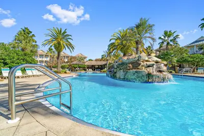 Image de Waterfront home near the beach with lagoon-style pool & lanais - dog-friendly