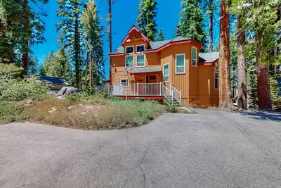 Image de Granite Tranquility - Yosemite West Home with gas fireplace & private sauna