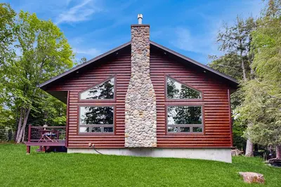 Image de Beacon Point | Lakeside cabin in Presque Isle with a firepit and water access