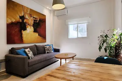 Image de Railway House 1br Apt w/front yard, 24 hours power
