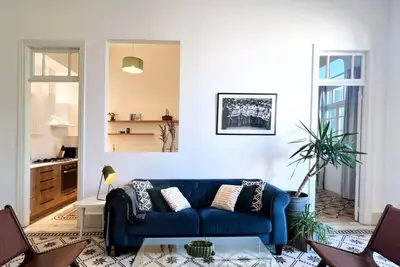 Image de Nicely Tiled Apt Beirut 4br w\/24\/7power