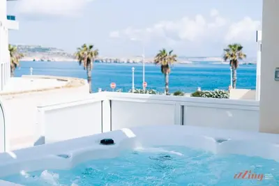 Image de A luxury villa by the sea.