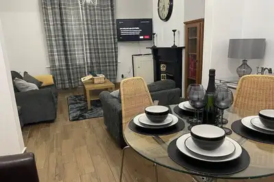Image de Contractors Grove 2 Bed House Town Centre Location