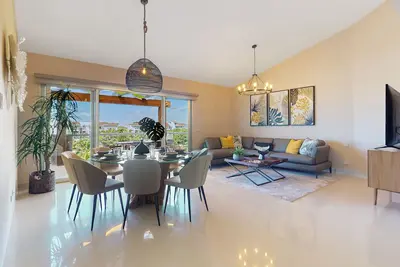 Image de Modern apartment in Playa del Carmen with pool, fitness room, central Ac, & W/D