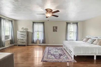 Image de Large Home Sleeps 22! Dogs Ok!