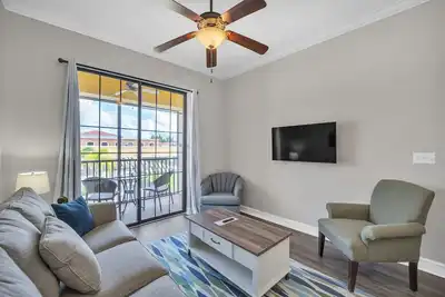 Image de 2 bedroom Tampa Condo at Private Golf Course by RedAwning