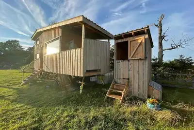 Image de Unique Wooden Cabin with outdoor bath and private field. Sleeps 4