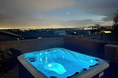 Image de Amazing View! Beautiful Luxury Home+Hot-Tub Patio