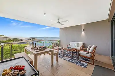 Image de Waterfront Wonder Expansive Indoor Outdoor Haven