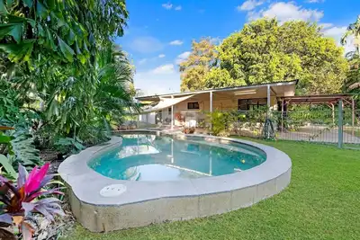 Image de Tropical Tranquillity Spacious Poolside Cottage