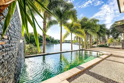 Image de Luxe Bayview Oasis with Dream Waterfront Pool