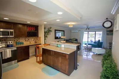 Image de Sunshine and solace at this luxury Bahamas retreat.