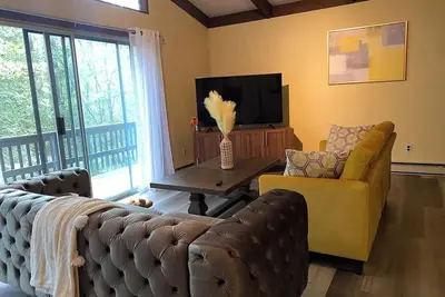 Image de 5 Star Chalet, Indoor Hot Tub, Fireplace, Pool Table, Skiing, Tennis and more.